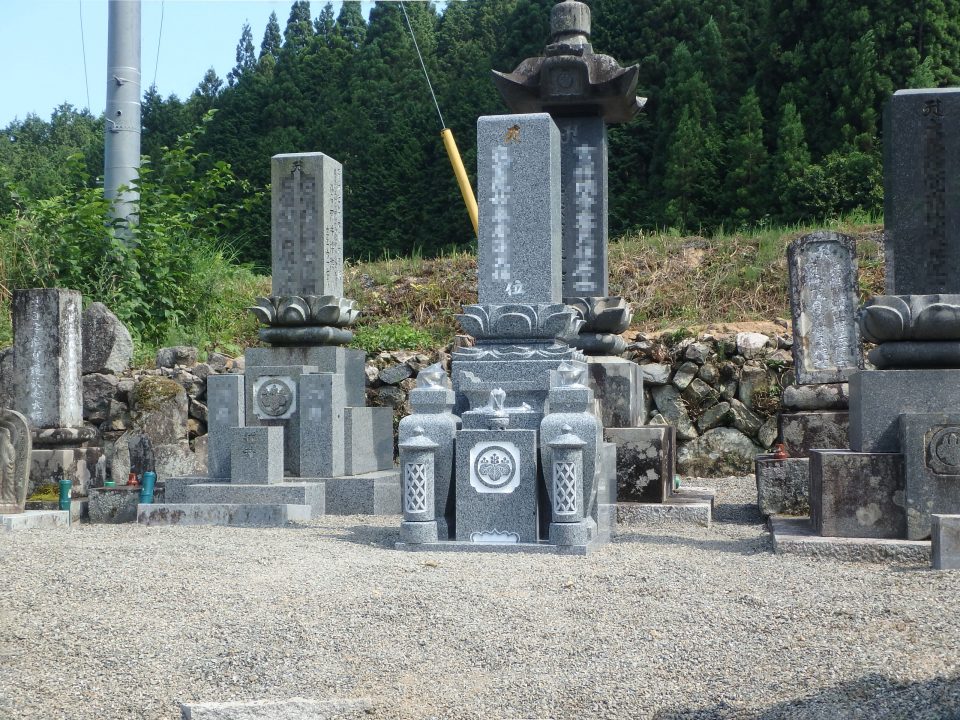 施工例3㎡未満1-32　岡山県真庭市 村墓地
