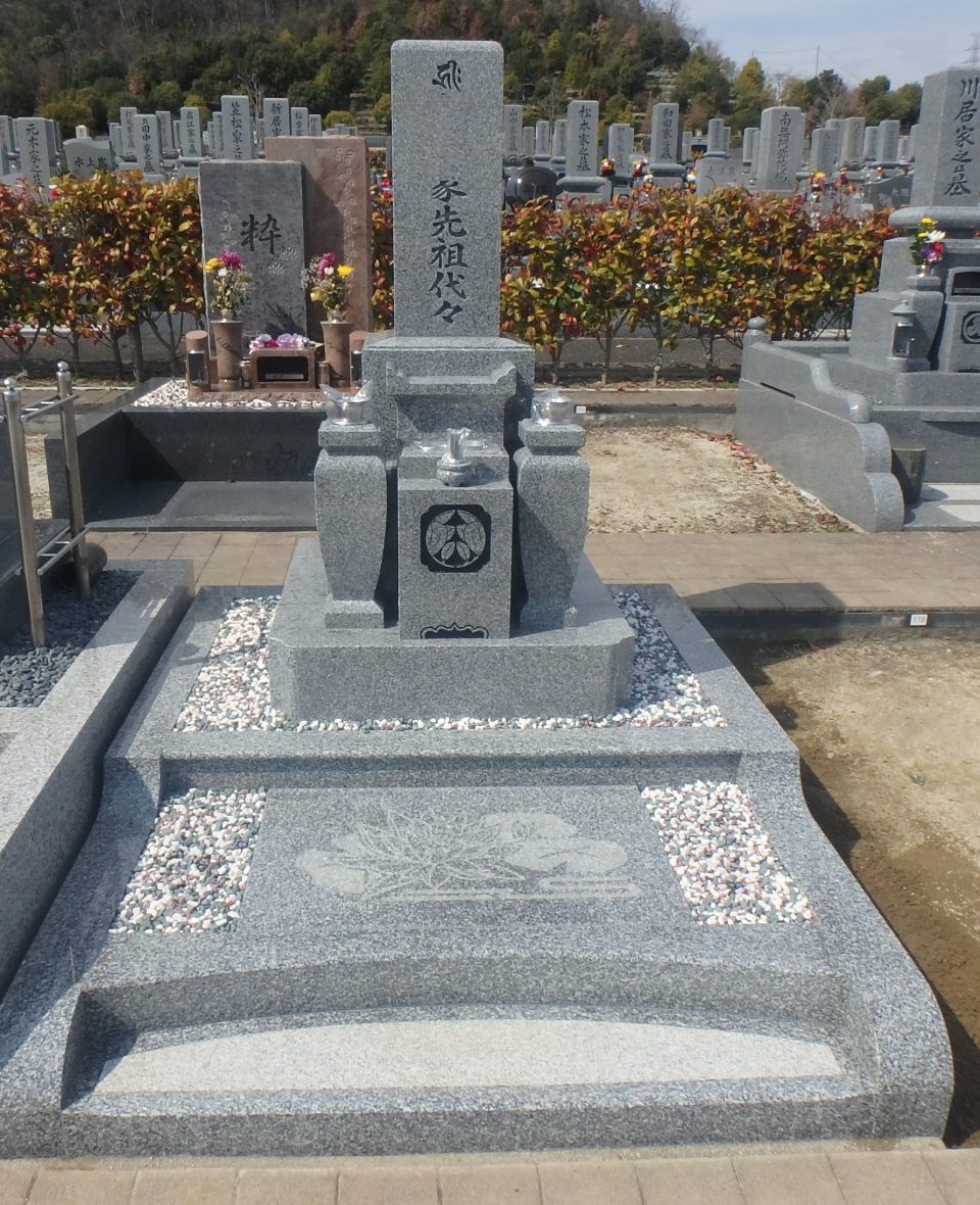 施工例2-49  飯盛霊園にて新しいお墓が出来ました。