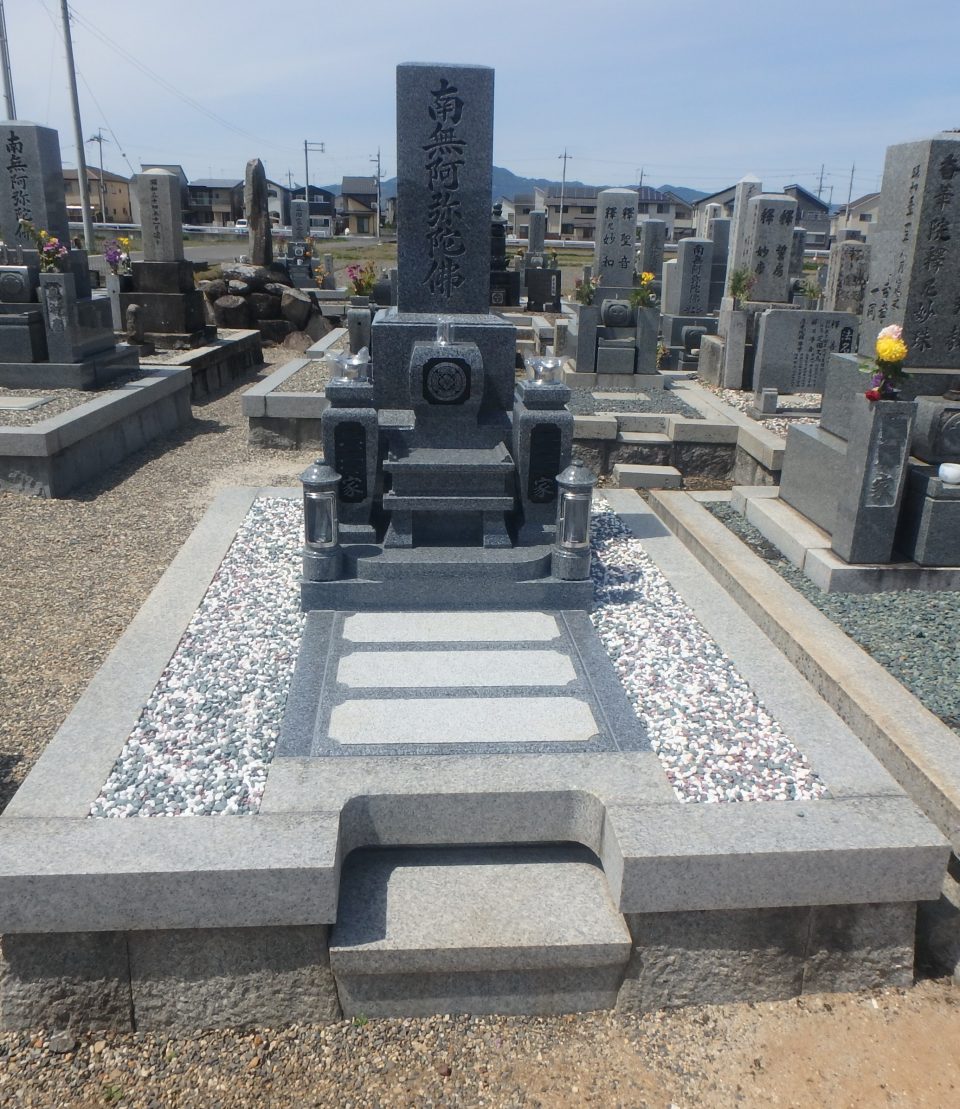施工例2－50　滋賀県草津市に出来上がったお墓です。の詳細画像1