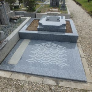 堺市霊園でお墓工事が数件進んでいます。ご参考ください。