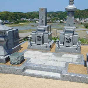 淡路島でのお墓、堺市で建墓中のお墓が完成しました。
