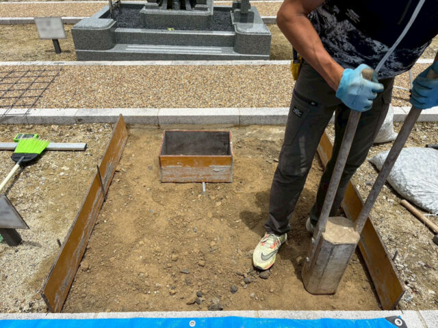 宝塚すみれ墓苑 墓石基礎工事 掘削作業