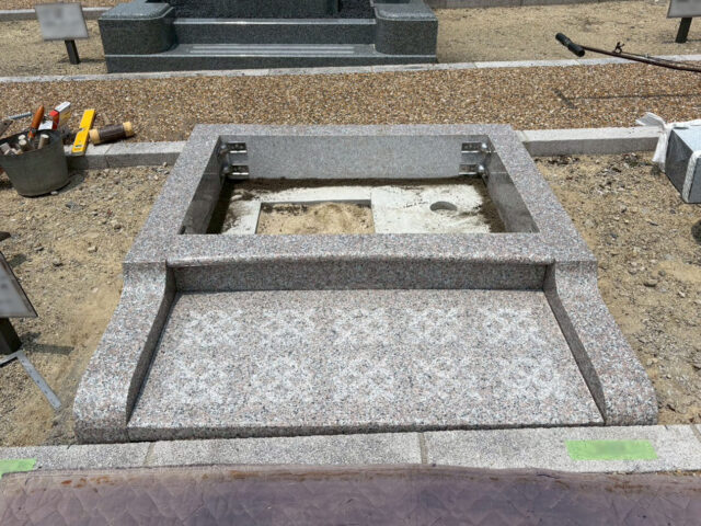 宝塚すみれ墓苑 外柵据付作業