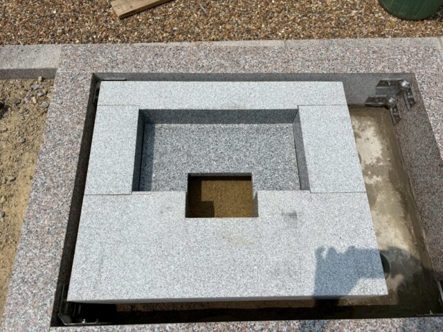 宝塚すみれ墓苑 納骨石棺据付