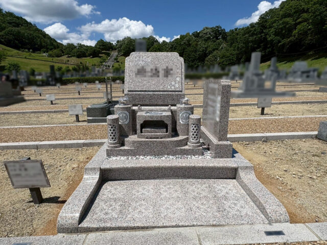 宝塚すみれ墓苑 岡山県産万成石 洋型石碑 完成写真