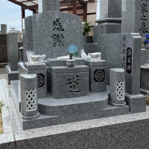 6月完成の石碑　洋型石碑より