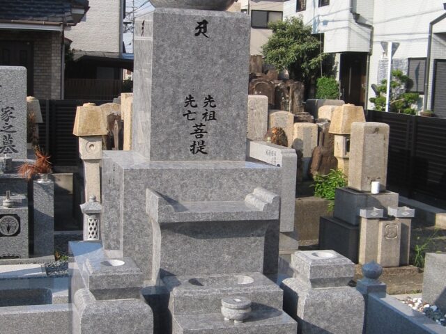 S4庵治石で出来た五輪等