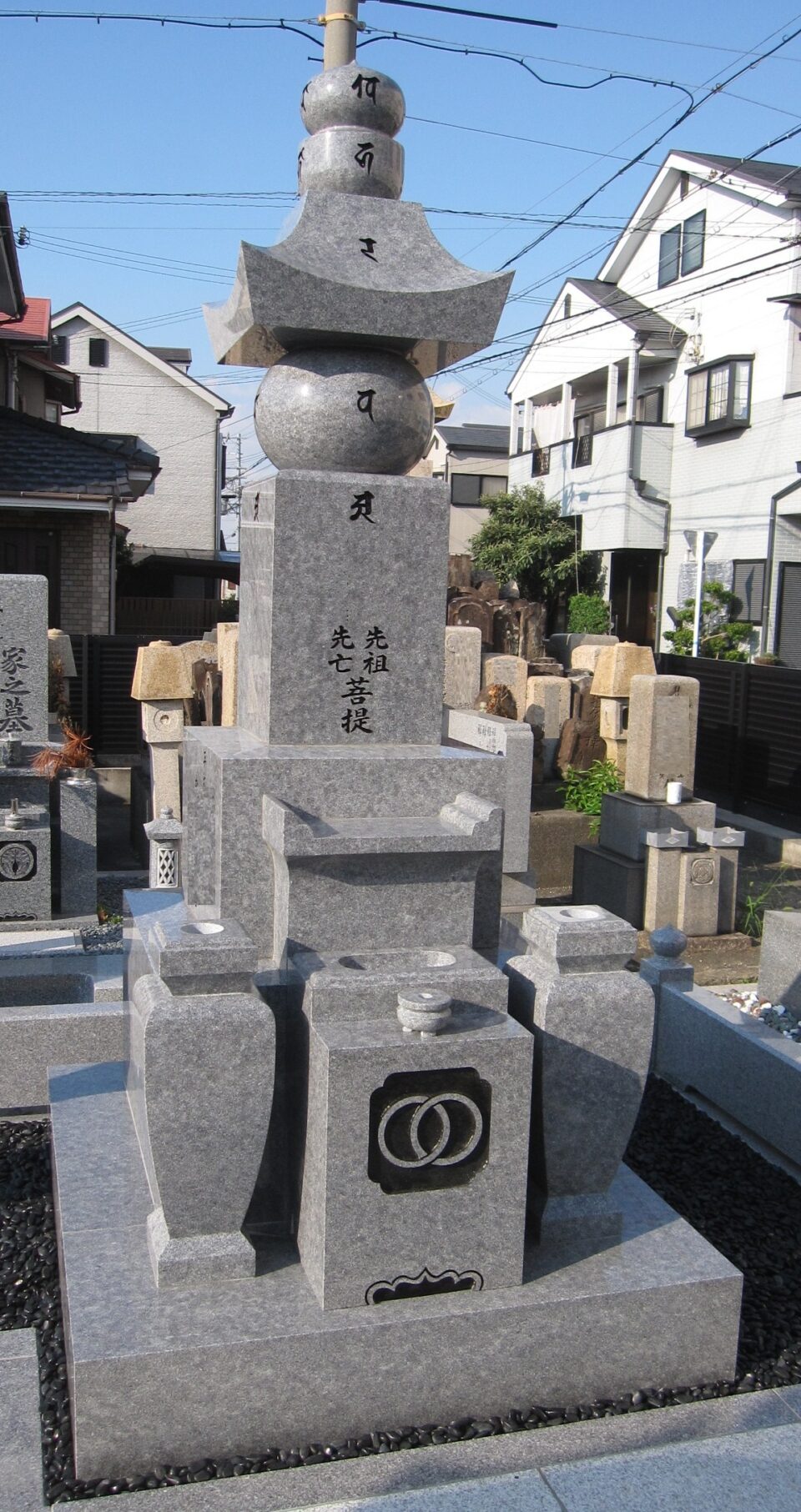 S4庵治石で出来た五輪等